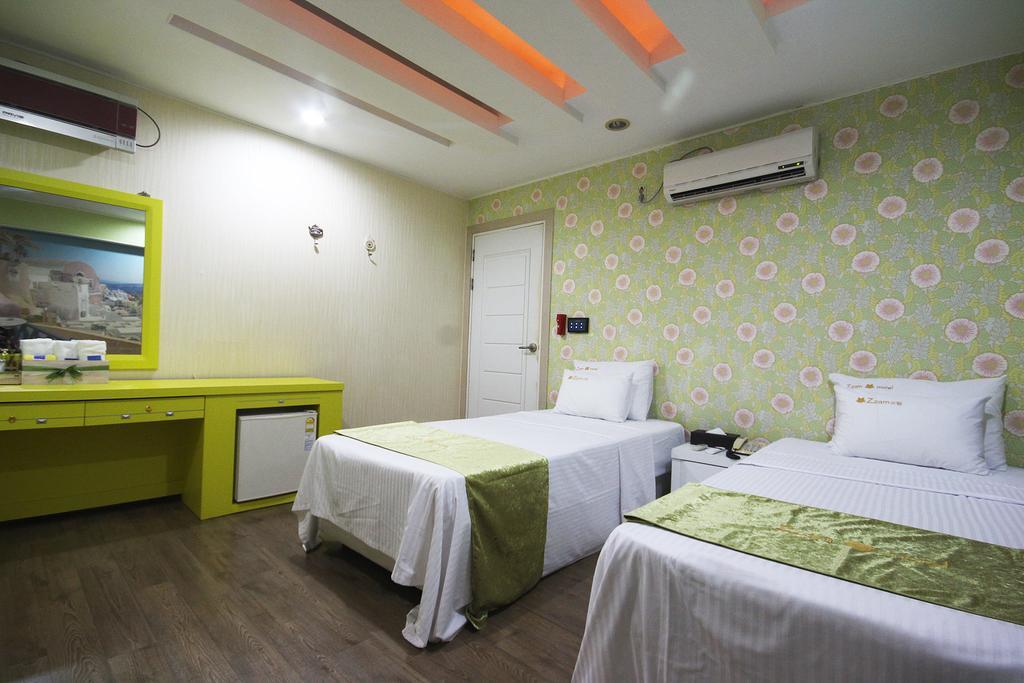 Hole In One Hotel Sacheon Exterior foto