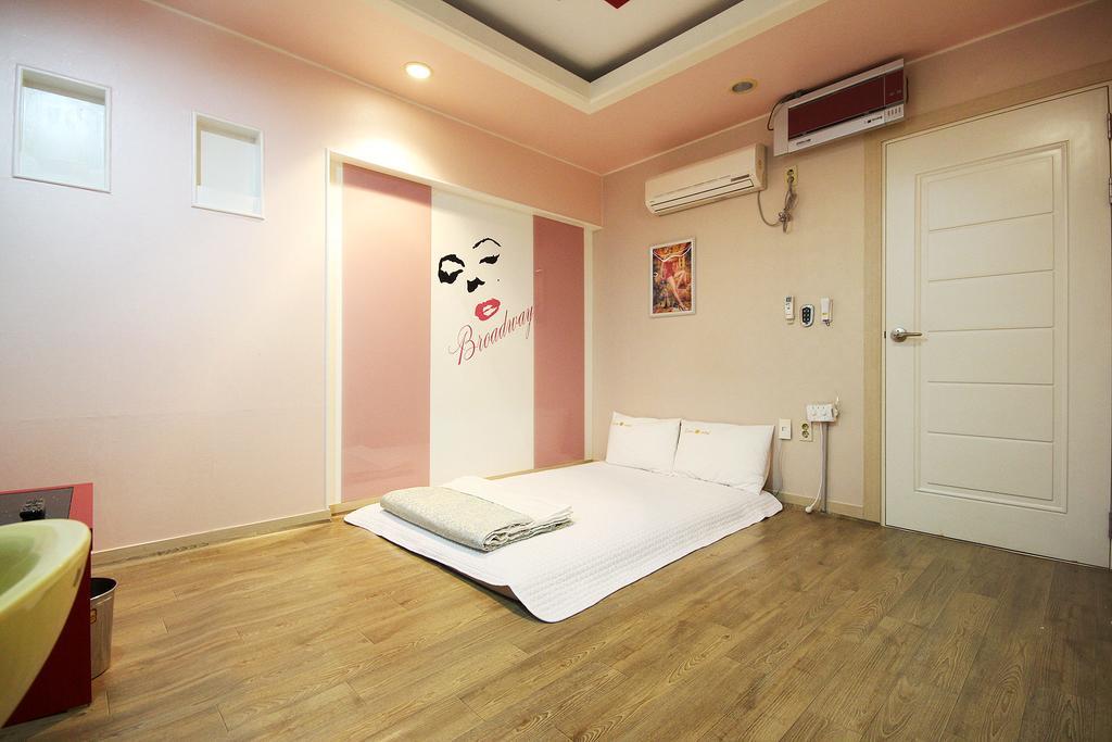 Hole In One Hotel Sacheon Exterior foto