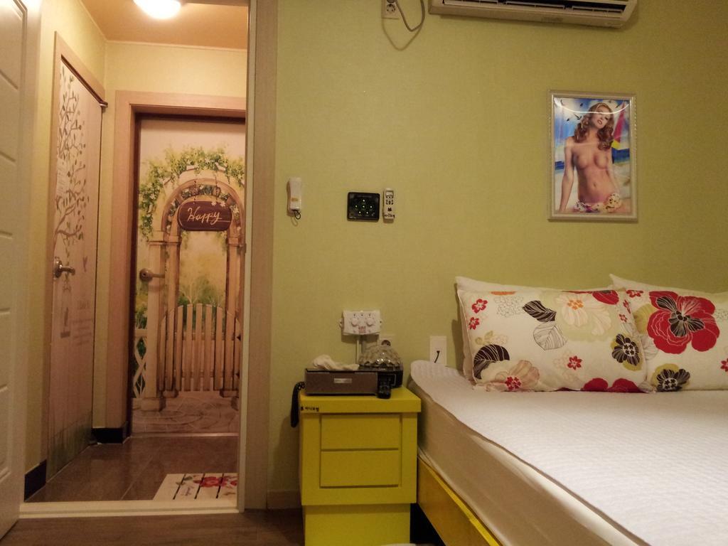 Hole In One Hotel Sacheon Exterior foto
